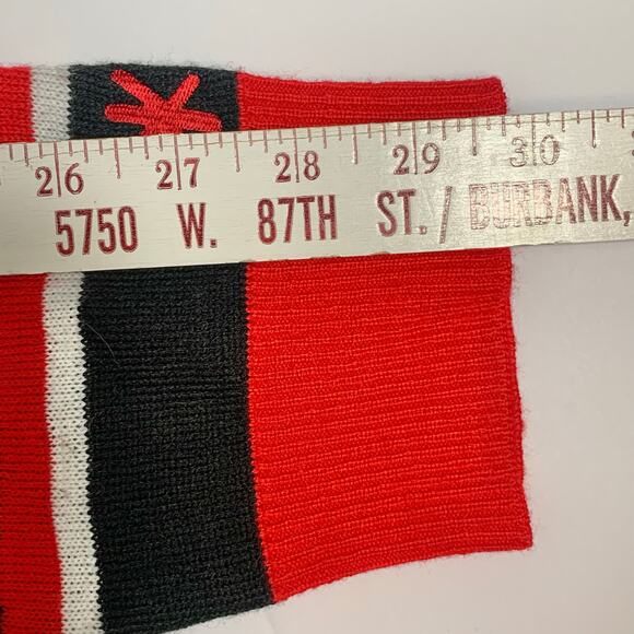 Chicago Blackhawks Sweater Men's XXL Red Ugly Christmas Pullover Crew Neck READ - Picture 8 of 10